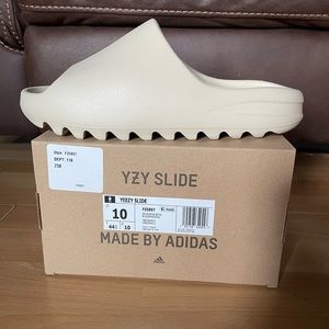 Adidas Yeezy bone slide